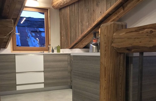Le Praz Ski Chalet | Village house in Courchevel 1300 Le Praz, ski in ski out. Cable car