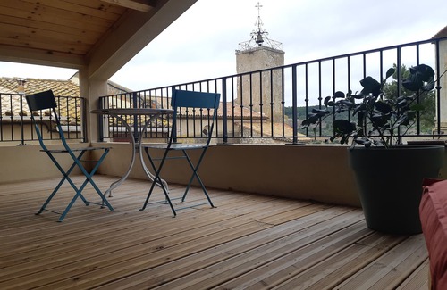 Bages House | Village house on the edge of the pond of Bages