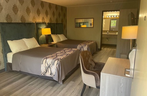 Hardy Hotel | Village Inn of Hardy