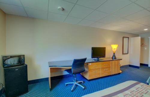 Annapolis Hotel | Village Inn