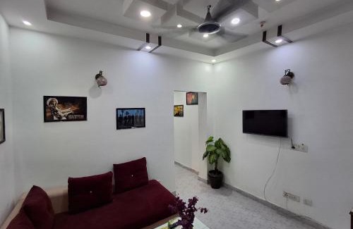 Hauz Khas Village Apartment | Village Lake View