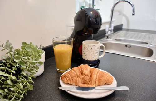Longford House | Village Life, Cosy yet Spacious Home