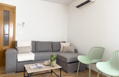 Villanueva De La Vera Apartment | VillaHomes