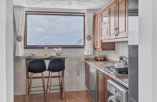 Urbanizacion Famara House | 'Villalmar' with Sea View, Private Pool and Wi-Fi