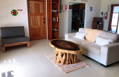 Treasure Beach House | VillaMerissa Nestled between two unspoiled beaches Pool/JackSprat/WiFi/Gym/Staff