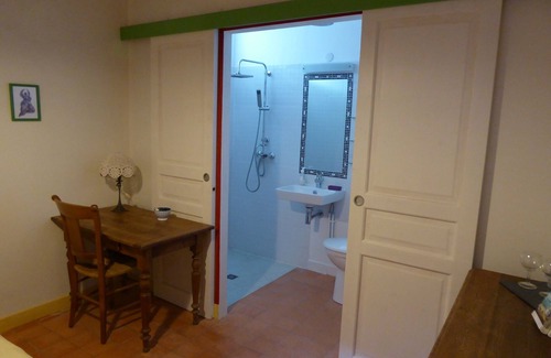 L'Ile-d'Elle House | Villanelle - Niki room, at the center of your desires
