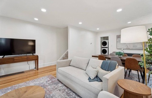 Ardmore House | Villanova,Haverford Homecomingnshort walk to Main Line Restaurants and Shops!