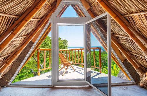 Isla Navidad Villa | Villas Bambu