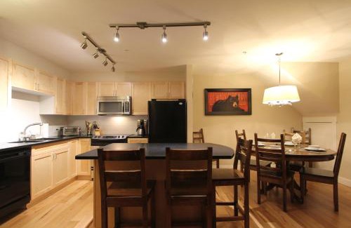 Blackcomb Apartment | Villas Snowberry by Whistler Retreats