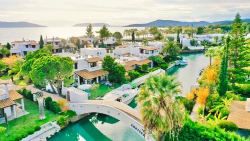 Plepi Villa | Villasonboard Dock Villa 3 Bed, 3 Bath, Canal, Greek Venice Porto Hydra