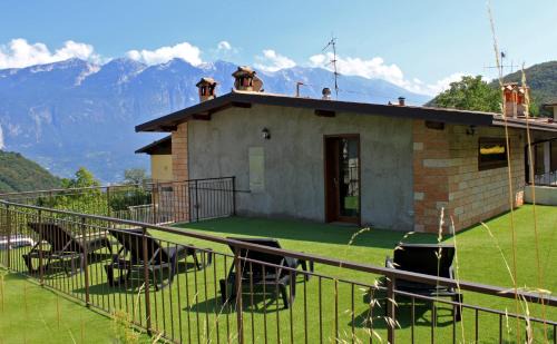 Tremosine Villa | Villetta Ulivi CA7 sun terrace by Gardadomusmea