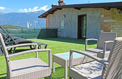 Tremosine Villa | Villetta Ulivi CA7 sun terrace by Gardadomusmea