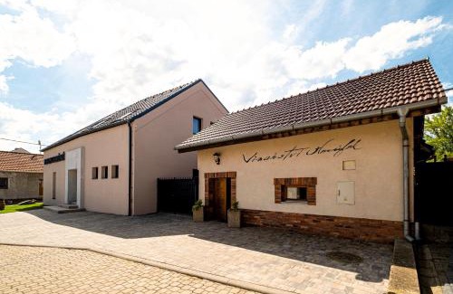 Zajeci House | Vinařství Herůfek