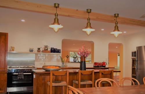 Broke Other | Vineyard Estate House | Wine Tastings & Olive Groves | Hunter Valley Escape