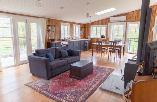 McLaren Flat Cabin | Vineyard farmstay retreat in the McLaren Vale wine region