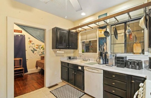 Lynn House | Vineyard Mountain Cottage on 7 Acres - Private yet Close to Town!