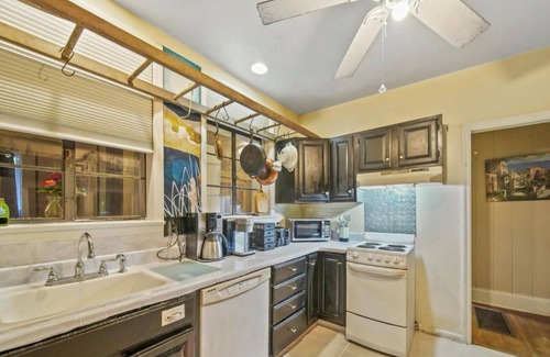 Lynn House | Vineyard Mountain Cottage on 7 Acres - Private yet Close to Town!