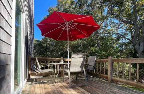 East Falmouth House | Vineyard Sound Retreat! Beach home + boat parking