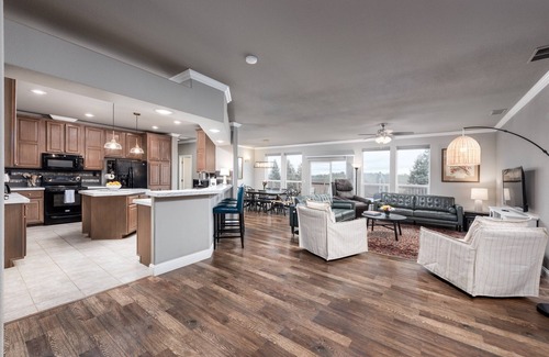 Victor House | Vineyard Vista Retreat | Close to Wineries, Lakes, & More! Sleeps 6, Hot Tub