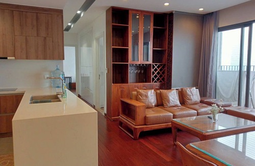 Trung Hoa Nhan Chinh Apartment | Vinhomes D’Capitale | 3BR Residence Ideal for Families or Groups