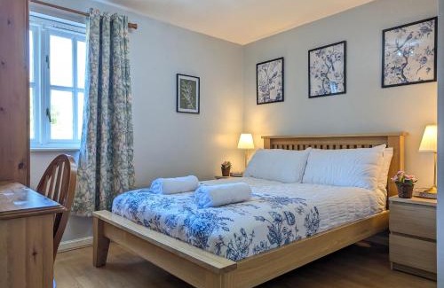 St George's Quarter Apartment | Vintage 2-bed City Centre Gem Free Parking