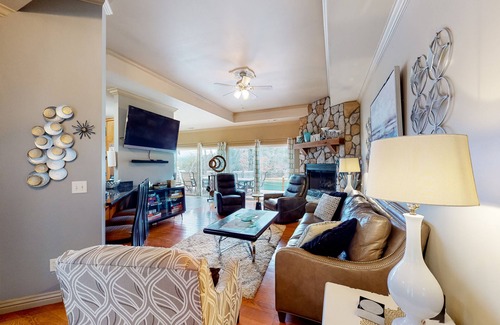 Eureka Springs House | Vintage 2-story lakefront home with fireplace, pellet smoker, firepit & decks
