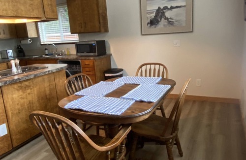 Florence House | Vintage A frame home in Florence! 2 bedroom 3 beds, sleeps 6.