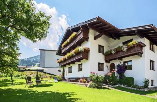 Kapfing Apartment | Vintage Apartment in Fügen near Ski Area