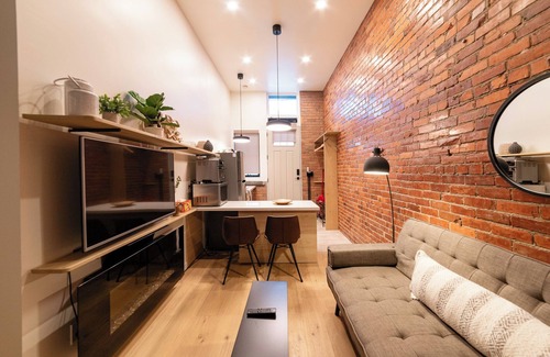 Grand Forks Apartment | Vintage Charm, comfortable & fully equipped studio apartment in downtown Grand Forks