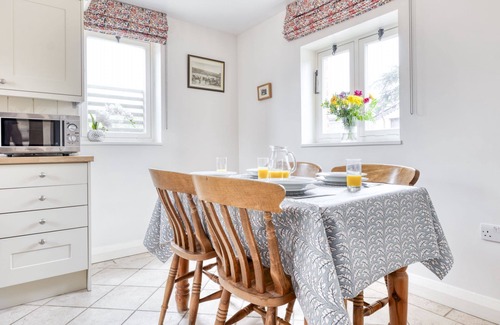 Shellingford Cottage | Vintage Family Barn Conversion near Faringdon - Punch Barn