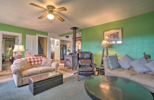 Cambridge Springs House | Vintage Farmhouse about 2 half Mi to Mount Pleasant Ski