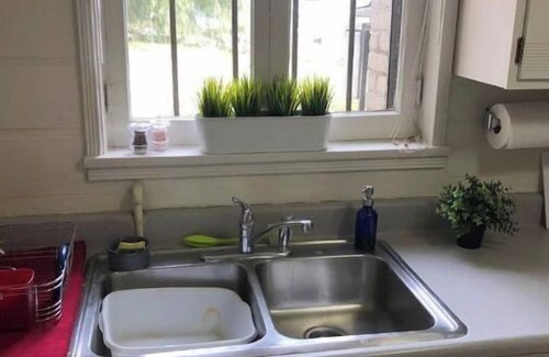 Fire Mountain Apartment | Vintage granny flat 1 mile to beautiful beach