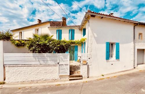 Saint-Fort-sur-Gironde House | Vintage Guesthouse