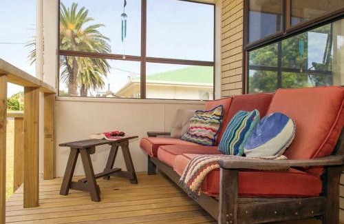 Whangamata House | Vintage Pohutukawa - Whangamata Bach
