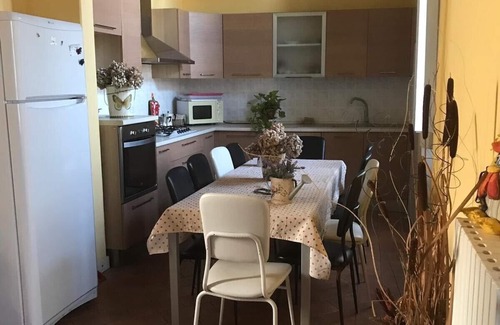 Dormelletto Villa | Vintage villa for eight people