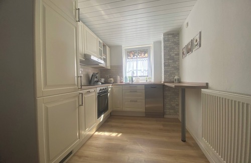 Fell Cottage | Vintner's cottage beautiful vineyard trails + slate mining tour 9 km to Trier