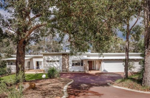 Quindalup House | Vintners - spacious, 2 bdrm wings, nature setting