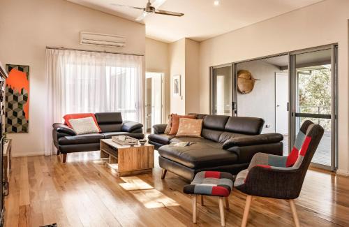 Quindalup House | Vintners - spacious, 2 bdrm wings, nature setting