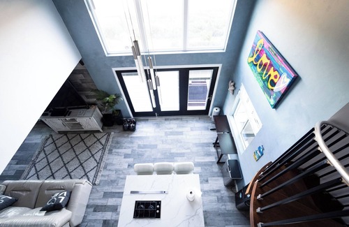 Bay Park Villa | VIP Couples retreat, very romantic get away with a Private Deck and Jacuzzi