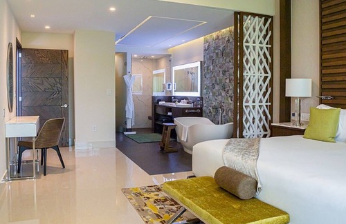 Punta Sam Resort | VIP Member Acces✩💎3BR Paradise Loft✨Split-Level Luxury✈️Near Airport & Downtown