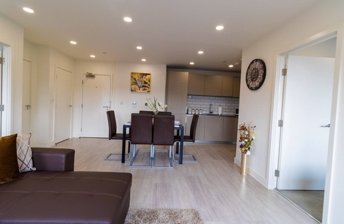 Bedford Apartment | Virexxa Bedford Centre - Executive Suite - 2Bed Flat with Free Parking & Gym