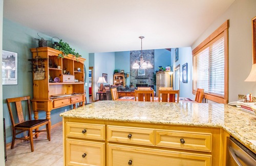 Sunriver House | VIRG04 - Close to the Deschutes, Large Deck, Ping Pong, Bikes, AC, Hot Tub