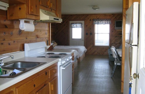 Quinby Resort | Virginia Landing Camping Resort Cabin 17