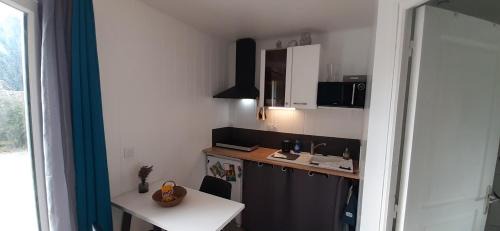 Saint-Leger-les-Vignes House | Virginie & Yann