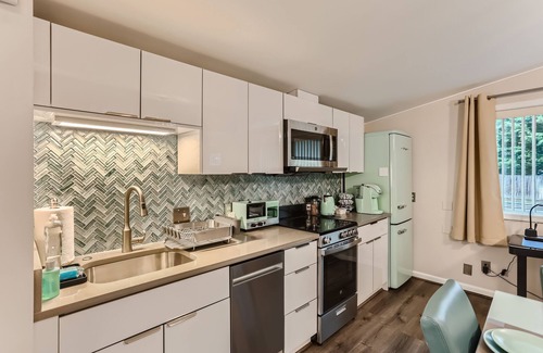 Northwest Bellevue Apartment | Vita Bella Luxury Studio 1king bed 1 sofabed