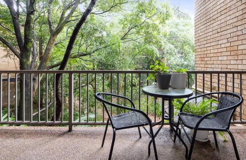 Pyrmont Apartment | Viva Verdant - Stroll to Darling Harbour and CBD