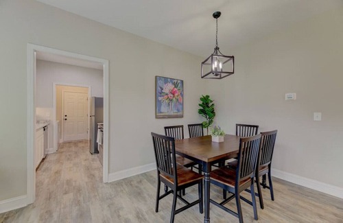 Cayce House | Viva Verde by Heartwood | 10 Mins to Downtown