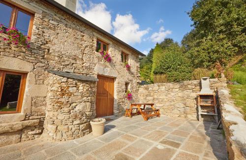 Viveiro House | Viveiro Río Pedroso