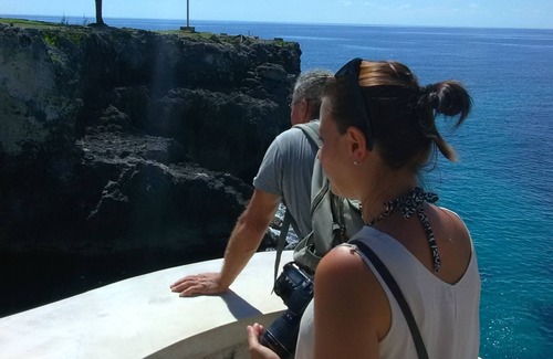 Green Island House | VIVIENNE'S Guest House #A4 King size bed private balcony