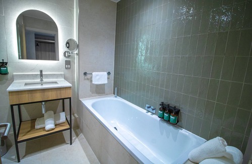 Corby Hotel | voco Rockingham Forest Corby by IHG